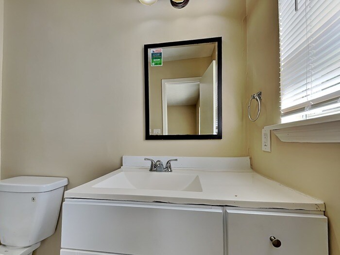 Building Photo - 6928 Cedar Hill Ct