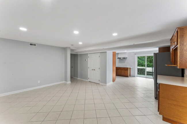 Building Photo - 4 Dover Cir