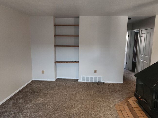 Building Photo - Academy and Vickers--Ranch Style Townhome!