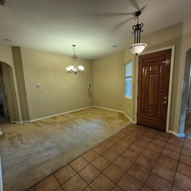 Building Photo - Excellent single story floor plan, nice area of Elk Grove