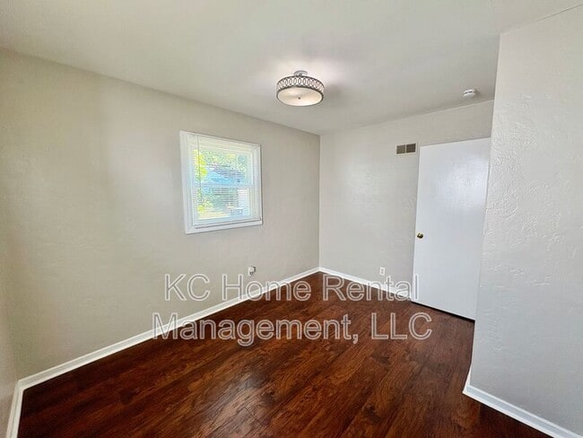 Building Photo - 7809 Pennsylvania Ave