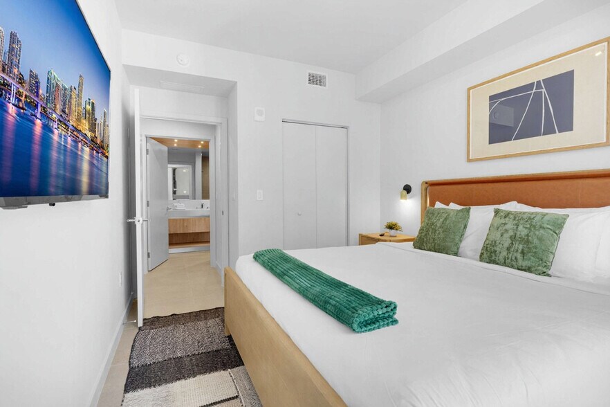 Building Photo - 601 N Miami Ave