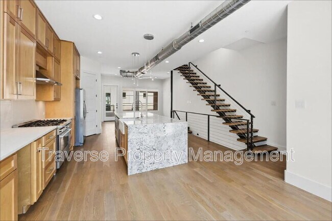 Building Photo - 408 Rayner Ave