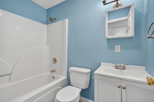 Building Photo - 531 NY-211