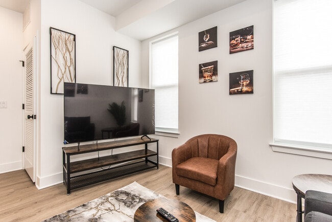 Building Photo - 2435 Master St