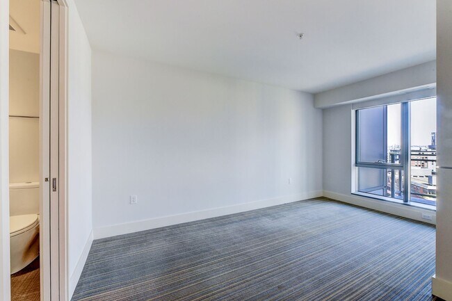 Building Photo - Elevated 1BR at Enso | Lake Views, Parking, Prime Location