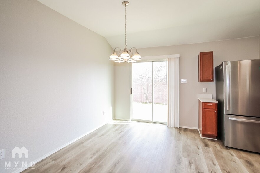 Building Photo - 4613 Redbud Dr