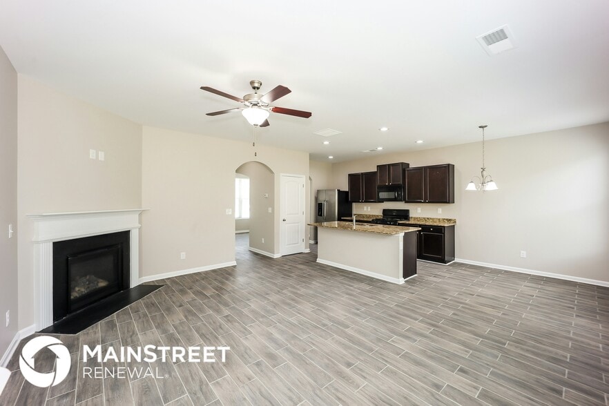 Building Photo - 6372 Woodwell Dr