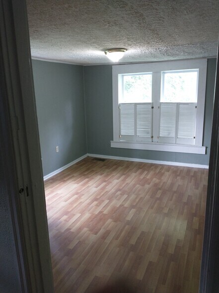 Building Photo - 113 Moberly Ave