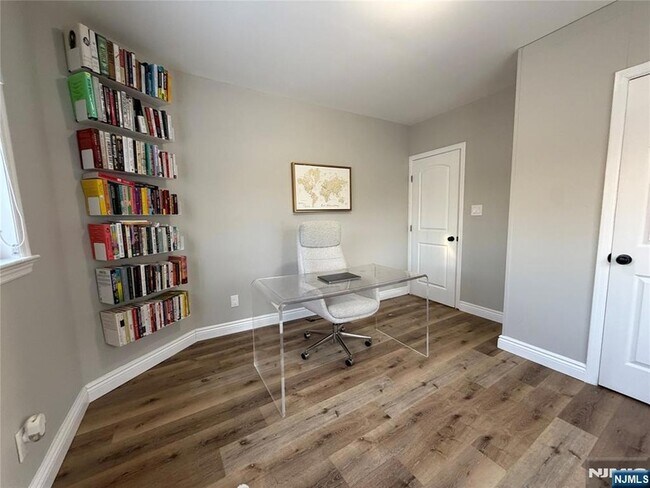 Building Photo - 200 Forest Ave