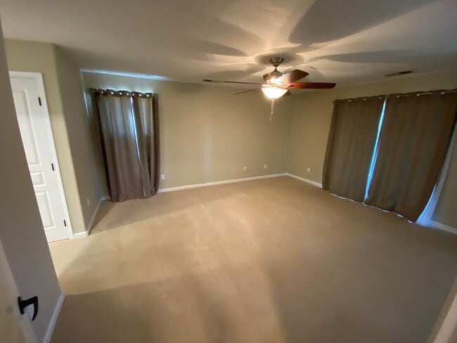 Building Photo - Big beautiful Home for rent in Visalia, Ca