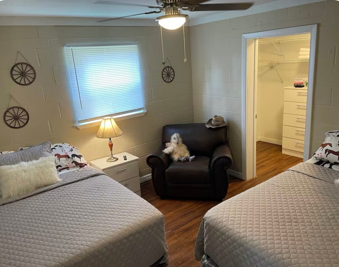 Building Photo - 2317 SW 2nd St