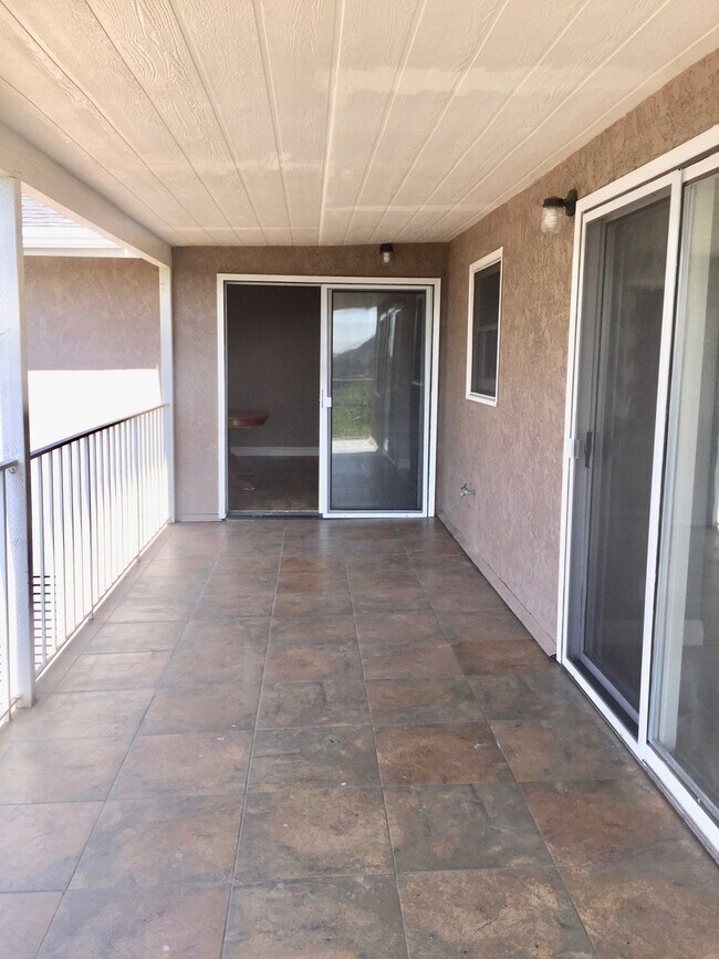 Building Photo - Glendale Hills traditional with fabulous views