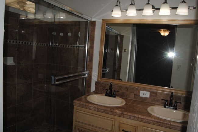 Building Photo - 3025 Starside Dr
