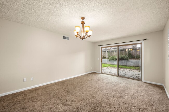 Building Photo - AVAILABLE NOW - CITRUS HEIGHTS 3 BEDROOM 2...