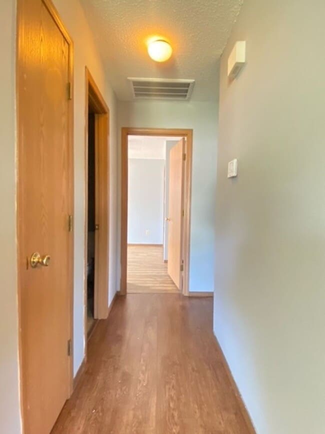 Building Photo - Great Duplex!