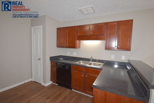 Building Photo - Adorable 3-bedroom home in Murfreesboro on a corner lot! Attached garage and washer and dryer hoo...