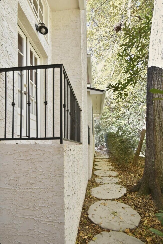 Building Photo - 2492 Elfinwing Ln