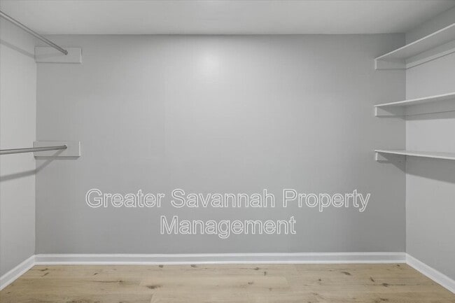 Building Photo - 705 W 47th St