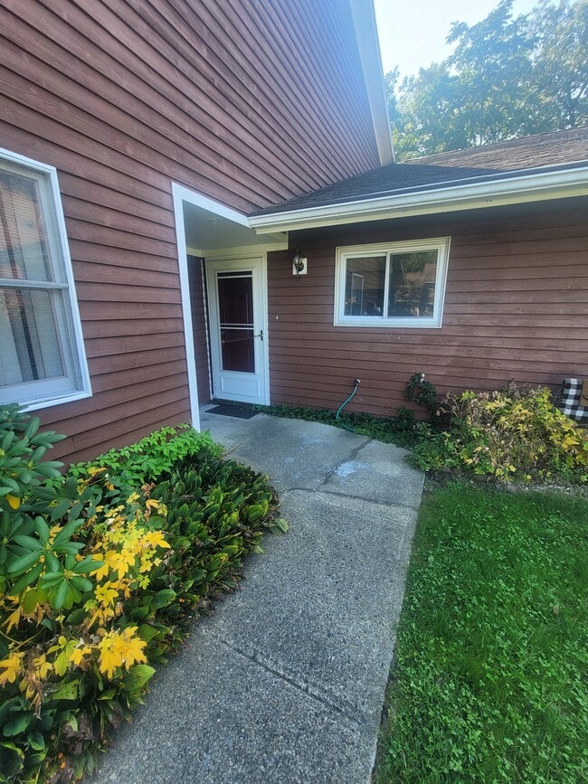 Building Photo - 106 Quail Dr