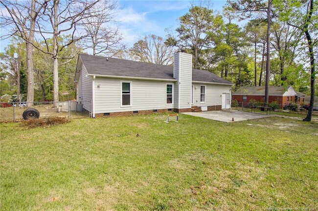 Building Photo - 1300 Calla Cir