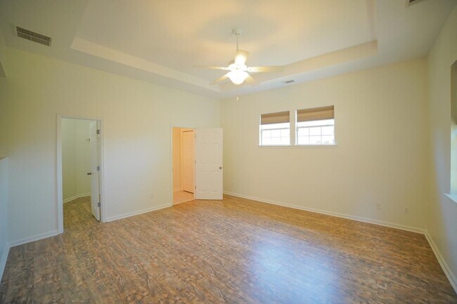 Building Photo - 5569 Hampton Hill Cir