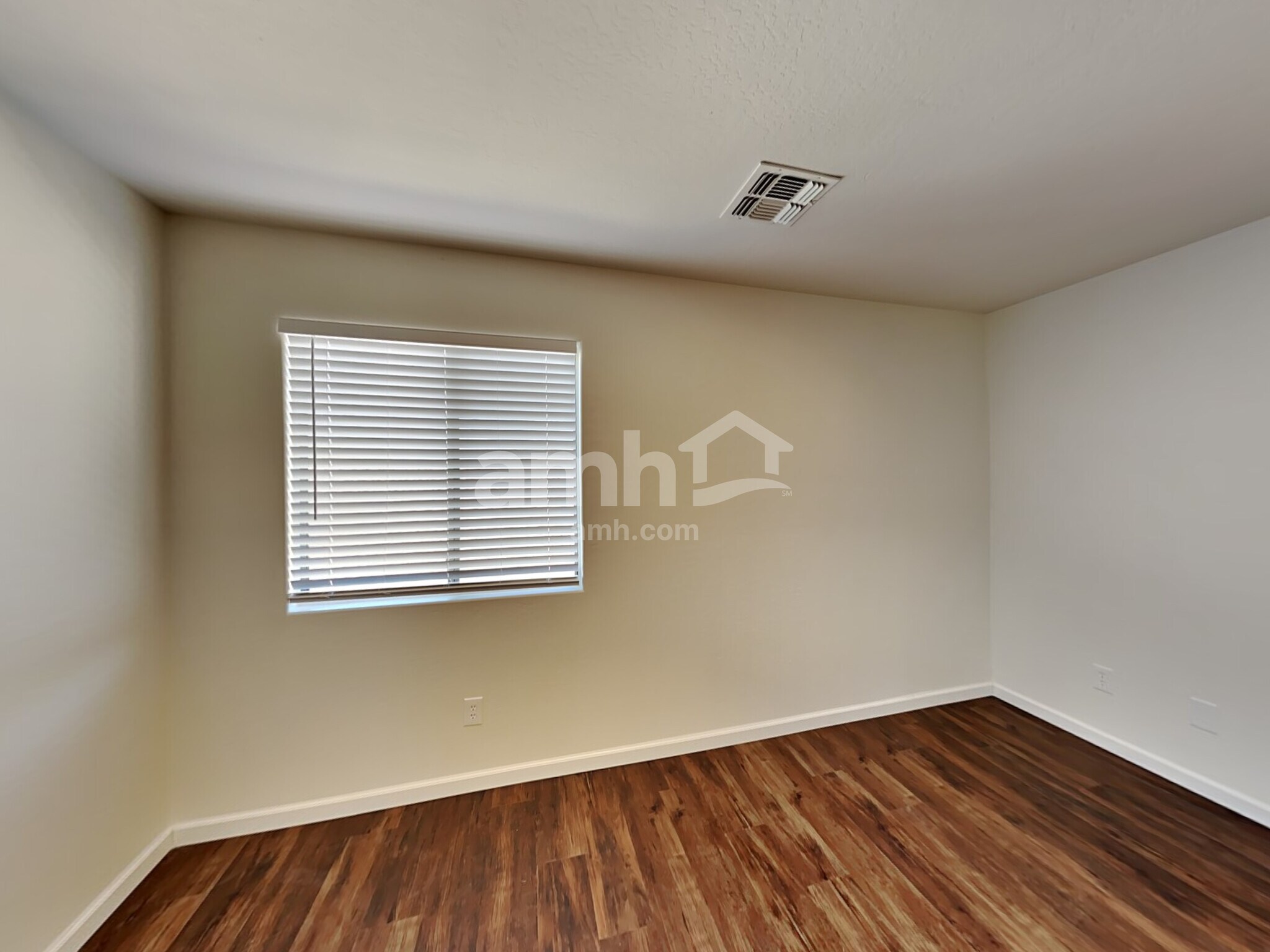 Building Photo - 521 E Harold Dr