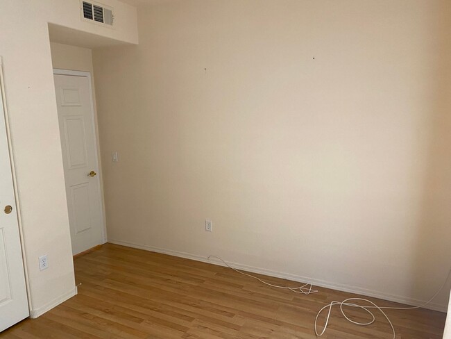 Building Photo - SE!!! Gated!! 2 Bedroom 1st Floor with Bal...