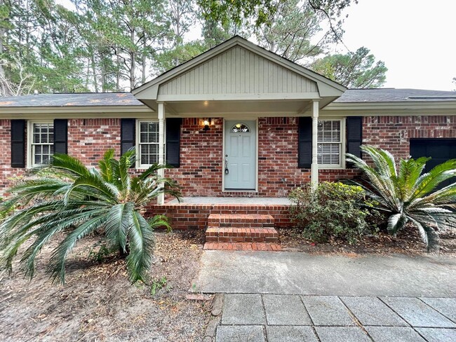 Building Photo - Available 1/27. Great 4 BR Home with Detac...