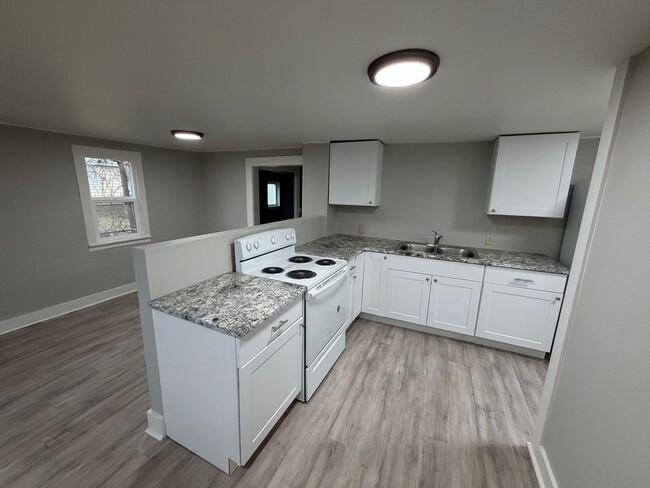 Building Photo - Newly Remodeled 1-Bed with Bonus Room