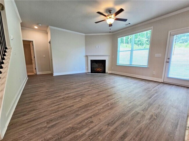 Building Photo - 7325 Yewtree Dr