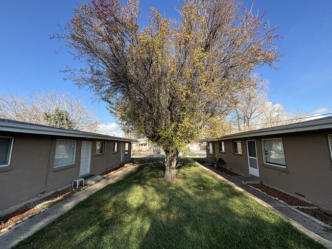 Building Photo - 462 E Granite Ave