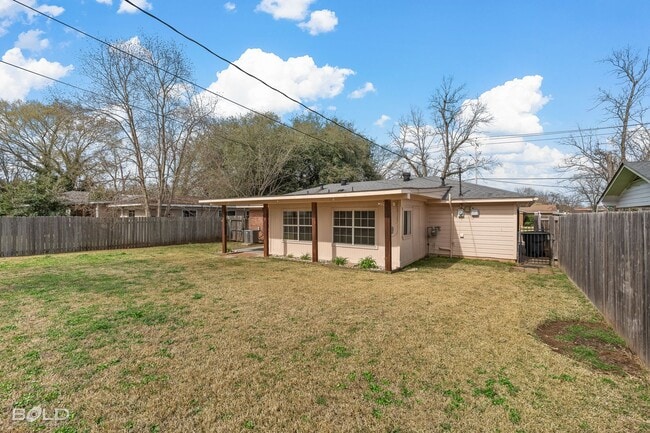 Building Photo - 1706 Shady Grove Dr