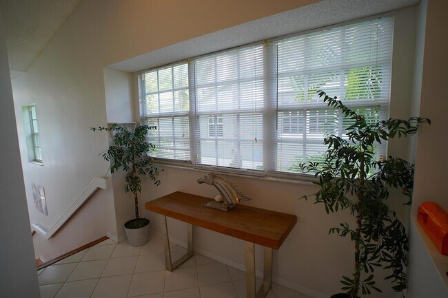Building Photo - 10220 Andover Coach Cir