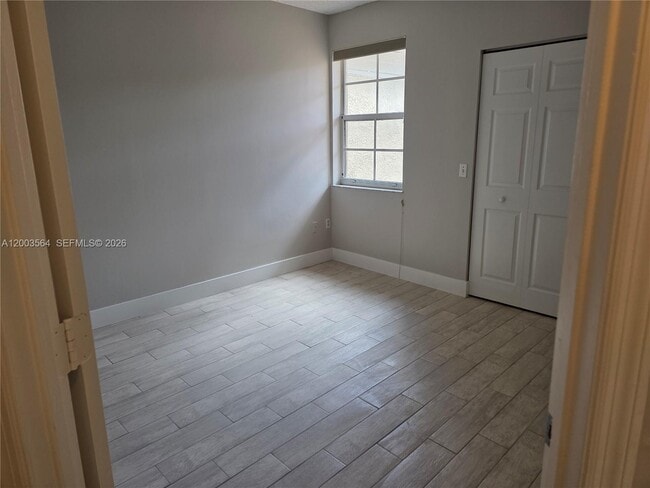 Building Photo - 2492 Centergate Dr