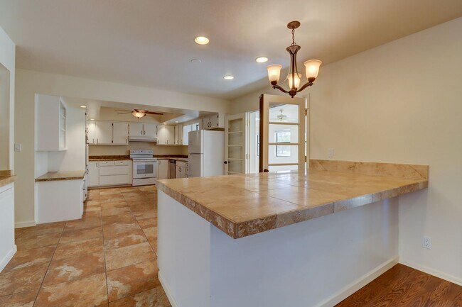 Building Photo - Home in Antelope Hills!