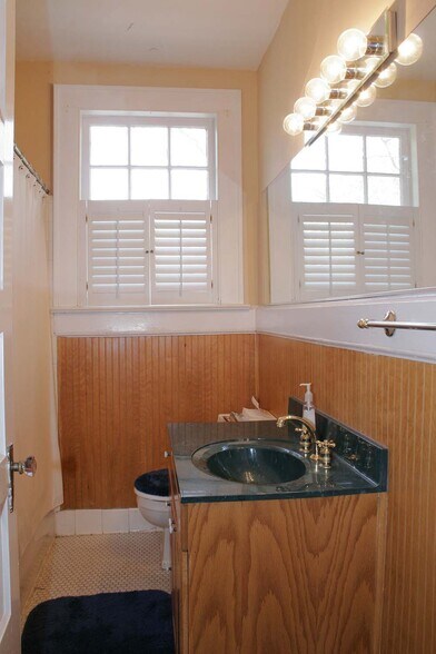 Building Photo - 123 S Pickens St