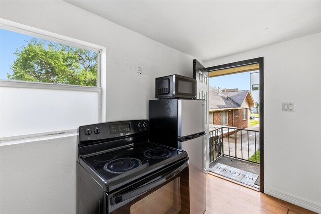 Building Photo - 2218 Arbor St