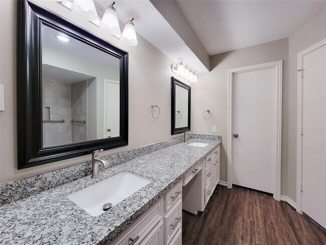 Building Photo - 6606 Brittany Park Ln