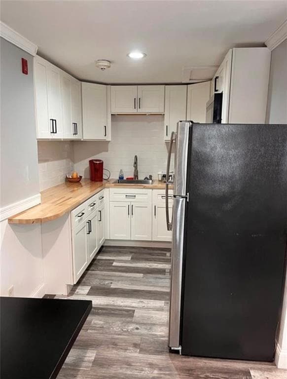 Building Photo - 110 Post Rd