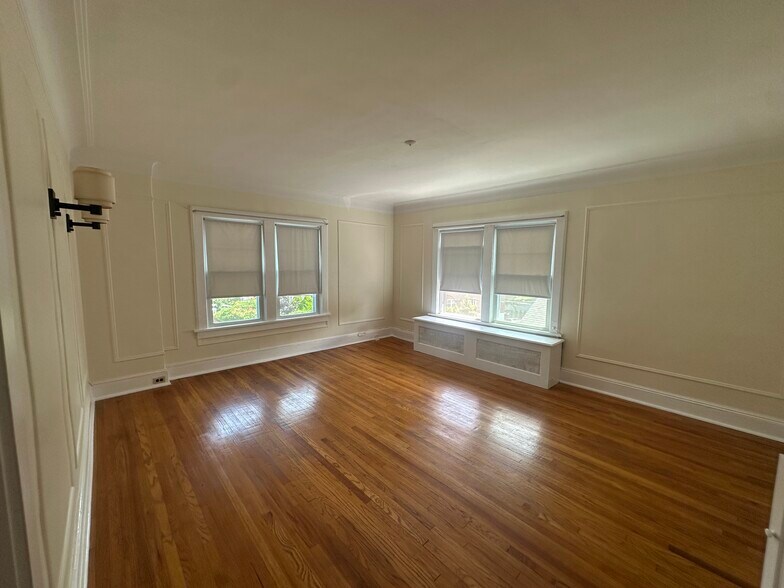 Living Room - 283 Mile Square Rd