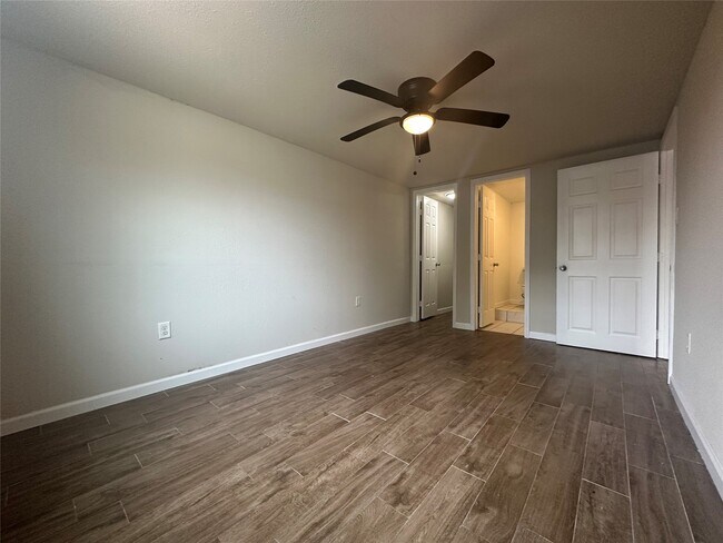 Building Photo - 605 E Hunnicutt St