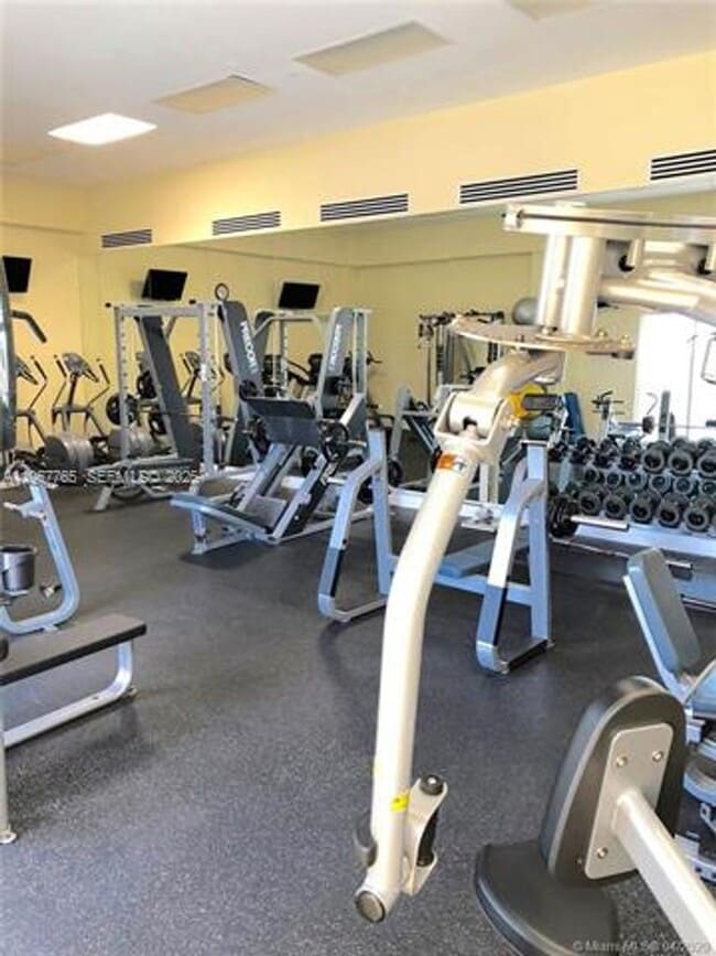 Building Photo - 6917 Collins Ave