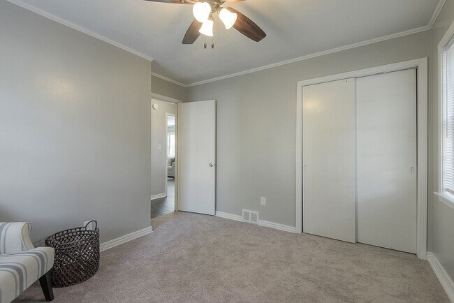 Building Photo - 2324 W 79th Terrace