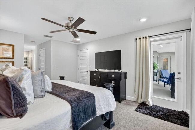 Building Photo - 8652 Waterstone Blvd