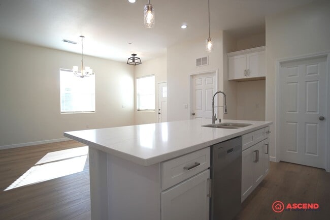 Building Photo - Brand New Home In Tehachapi!