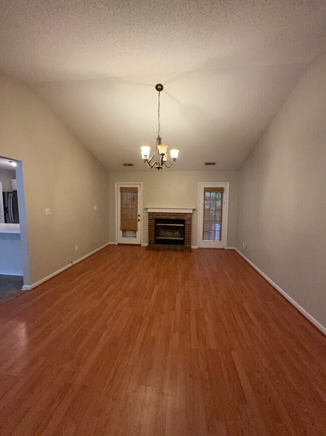 Building Photo - 121 Suffolk Cir