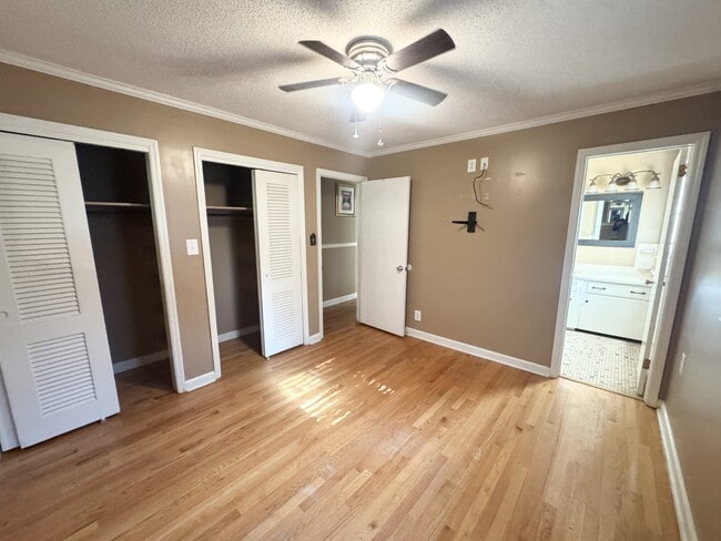 Building Photo - 1618 Cambridge Dr