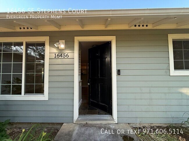 Building Photo - 16456 SE Stephens Ct