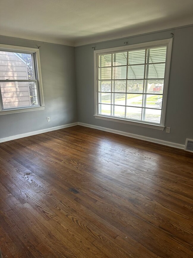 Building Photo - 3 bedroom 1.5 Bath Single family home in P...